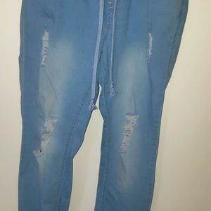 Jean light blue distressed cuffed.